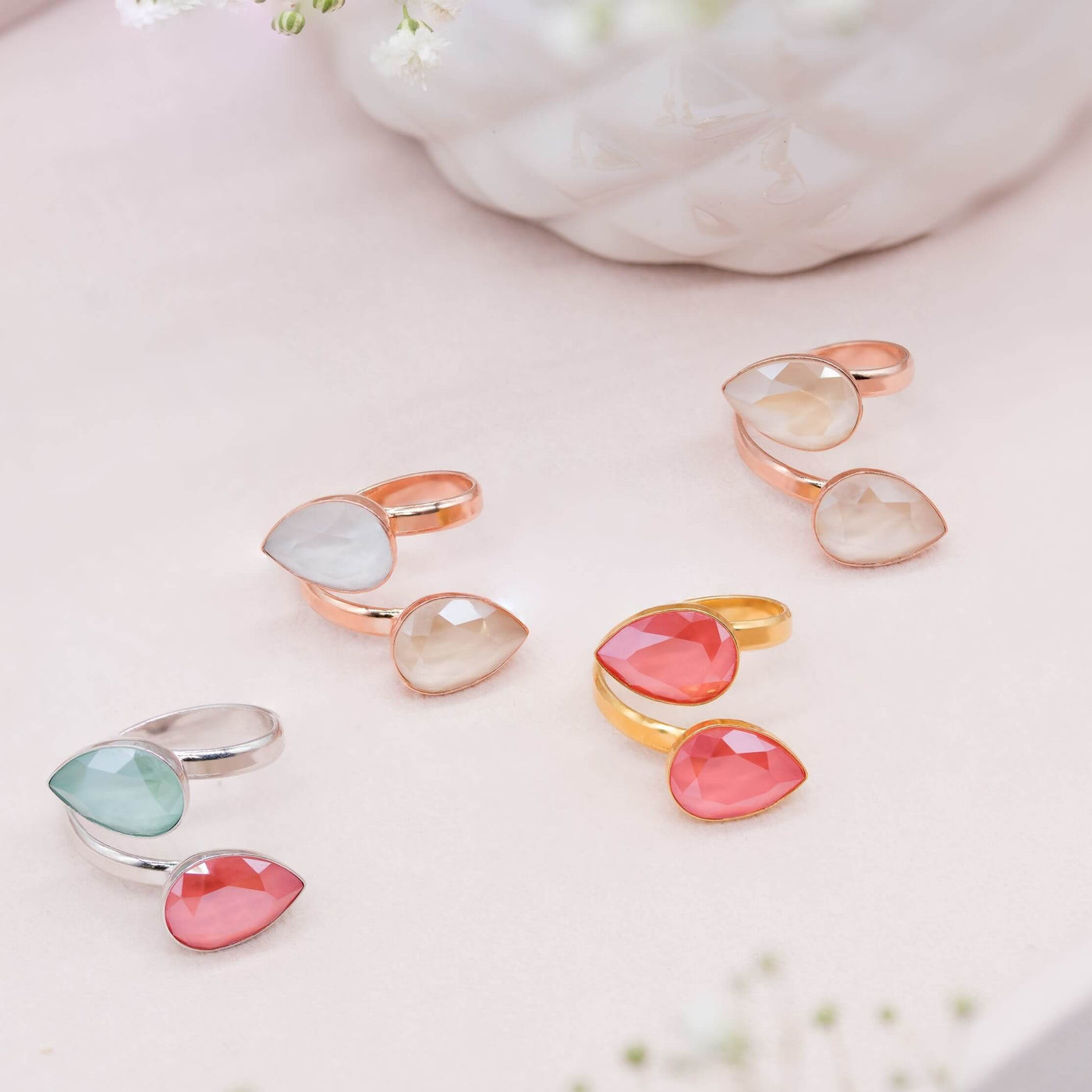 Geschwungener Ring mit 2 Steinen "Four Seasons"