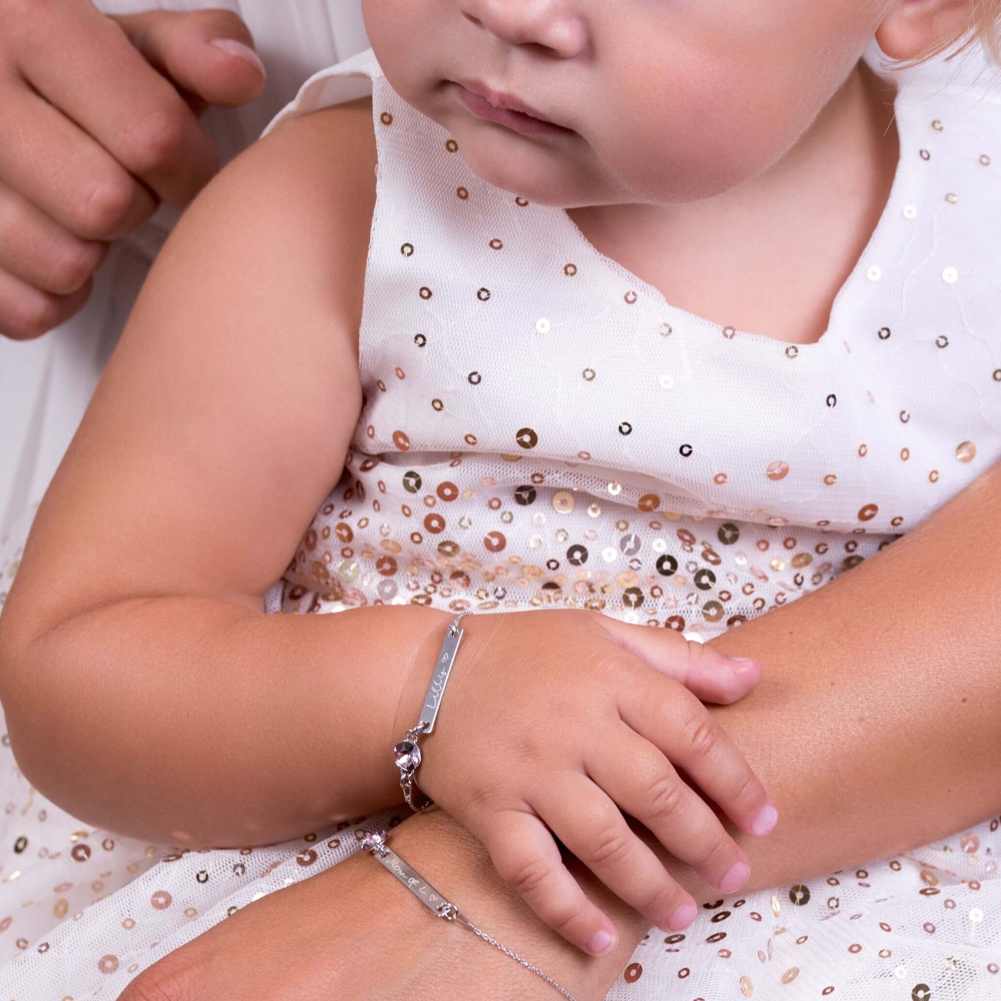 Baby Armband mit Geburtsstein und Gravur länglich